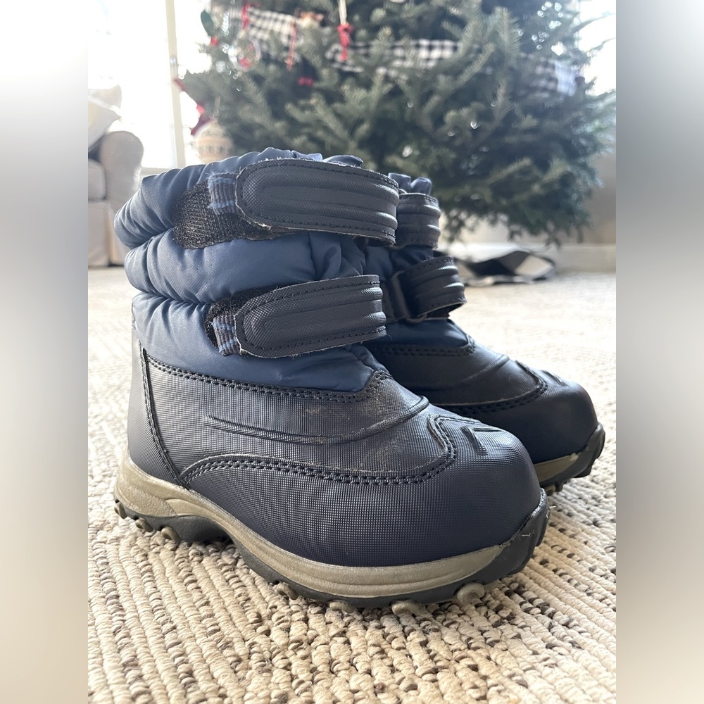 LL Bean boys snow boots. Size toddler 8